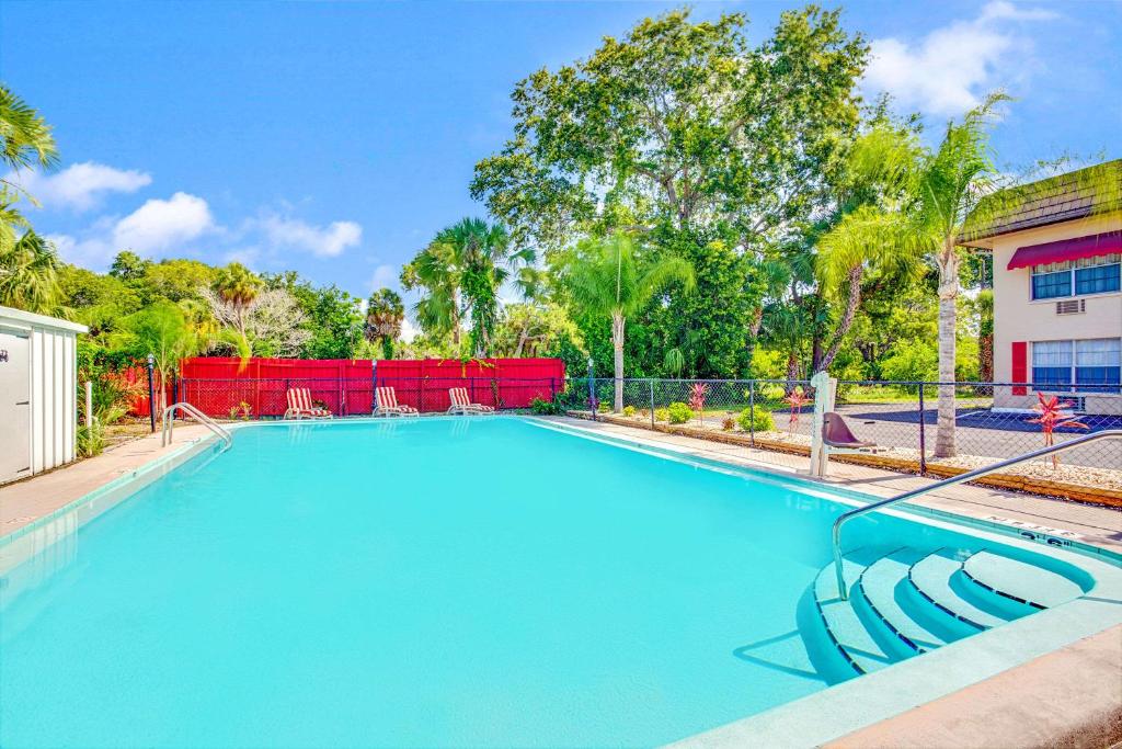 SureStay Hotel by Best Western Sarasota North - image 4