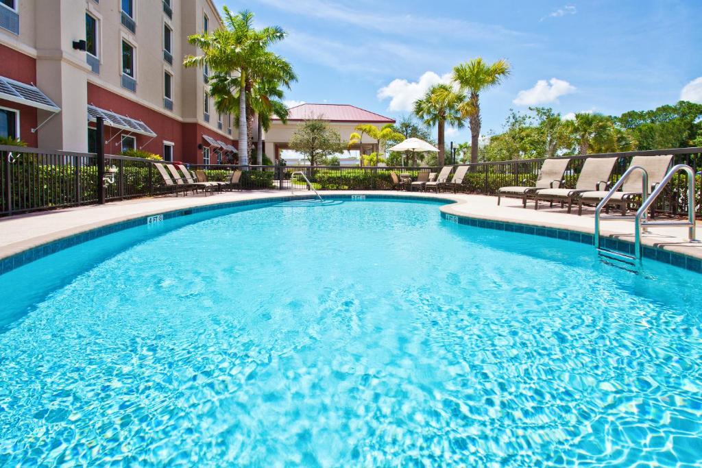 Hampton Inn & Suites Stuart-North - image 2