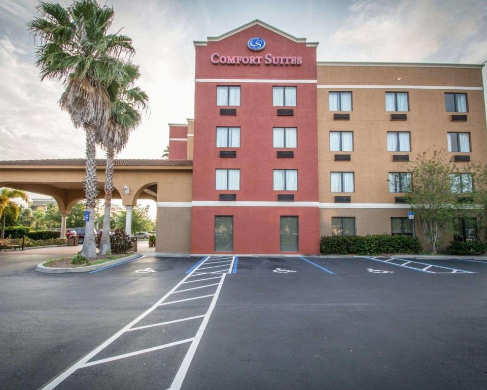 Comfort Suites Fort Pierce I-95 - image 4
