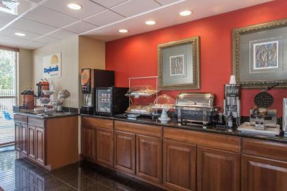Days Inn & Suites by Wyndham Fort Pierce I-95 - image 3