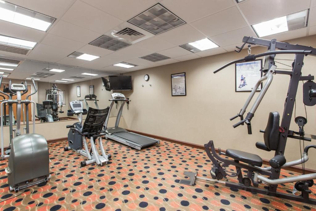 Days Inn & Suites by Wyndham Fort Pierce I-95 - image 4