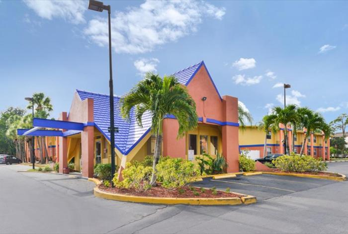 Americas Best Value Inn Sarasota - image 2