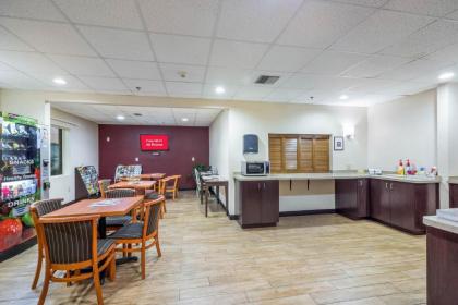 Red Roof Inn Ocala - image 2