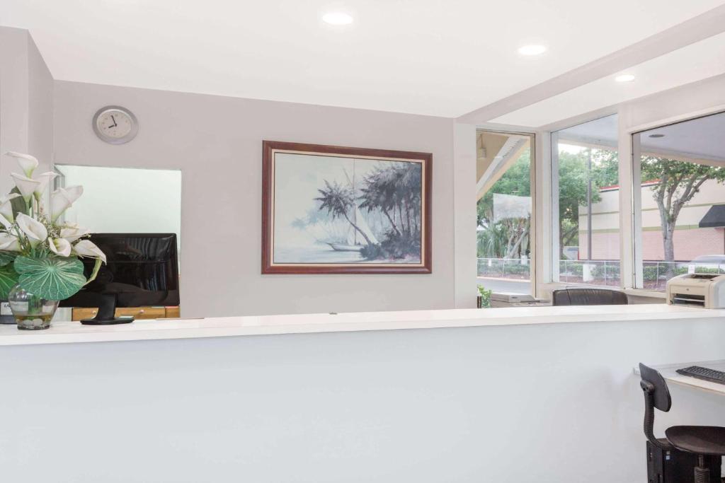 Howard Johnson by Wyndham Vero Beach / Downtown - image 4