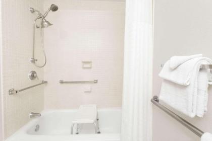 Howard Johnson by Wyndham Vero Beach / Downtown - image 5