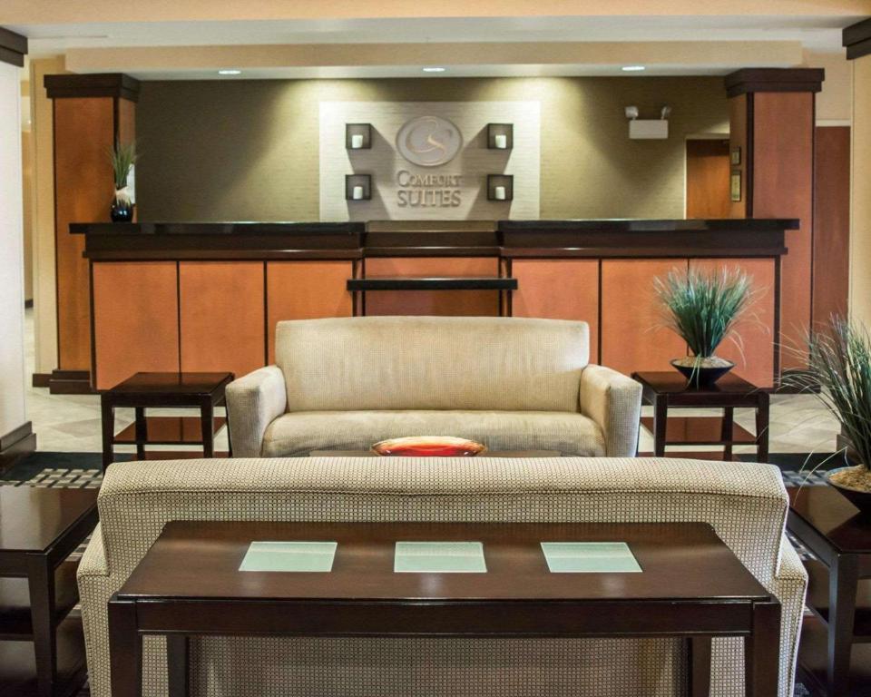 Comfort Suites Vero Beach I-95 - image 4