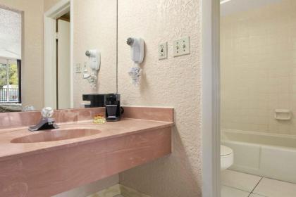 Days Inn by Wyndham Fort Pierce Midtown - image 3