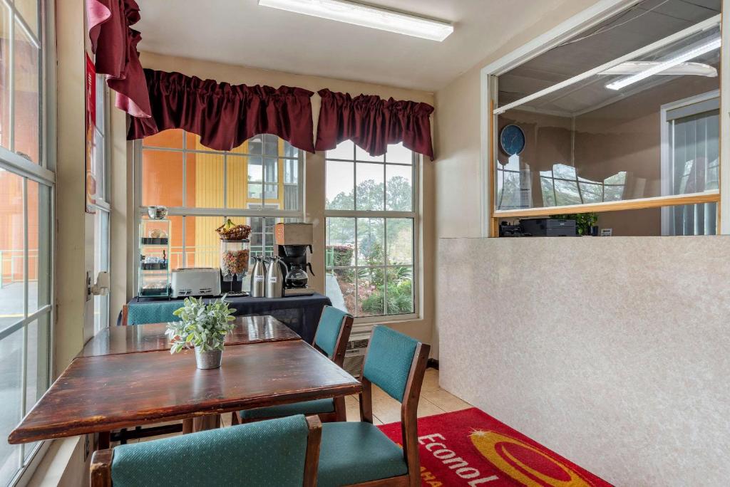 Econo Lodge near university Tallahassee downtown - image 5