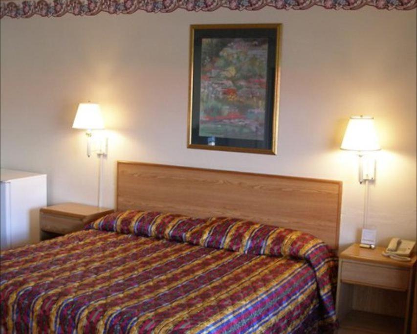 Red Carpet Inn Starke - image 2
