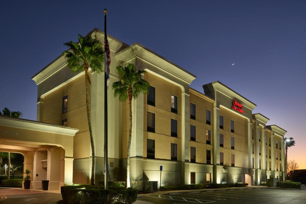 Hampton Inn & Suites Port St. Lucie - image 3
