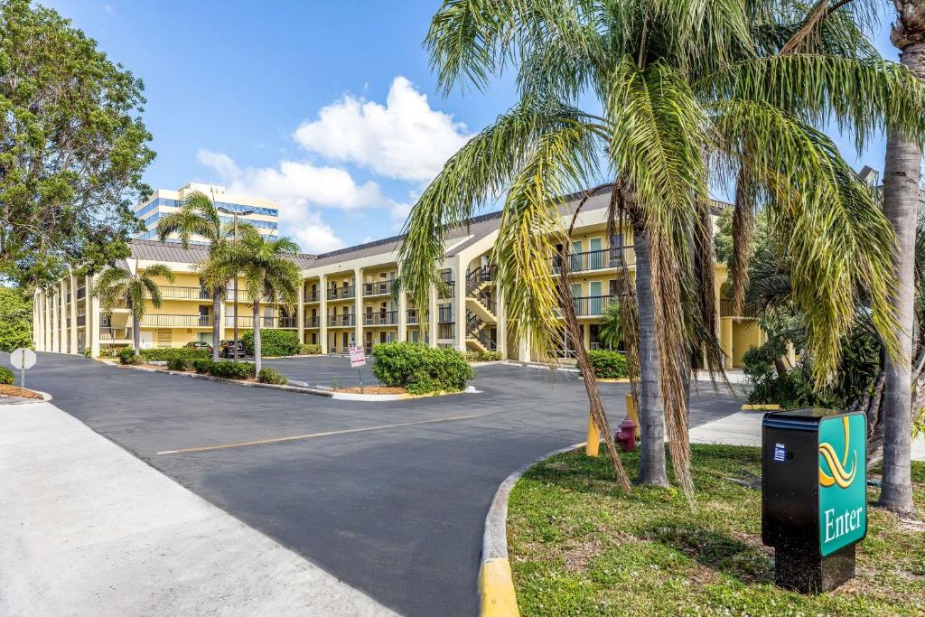 Quality Inn Palm Beach International Airport - main image