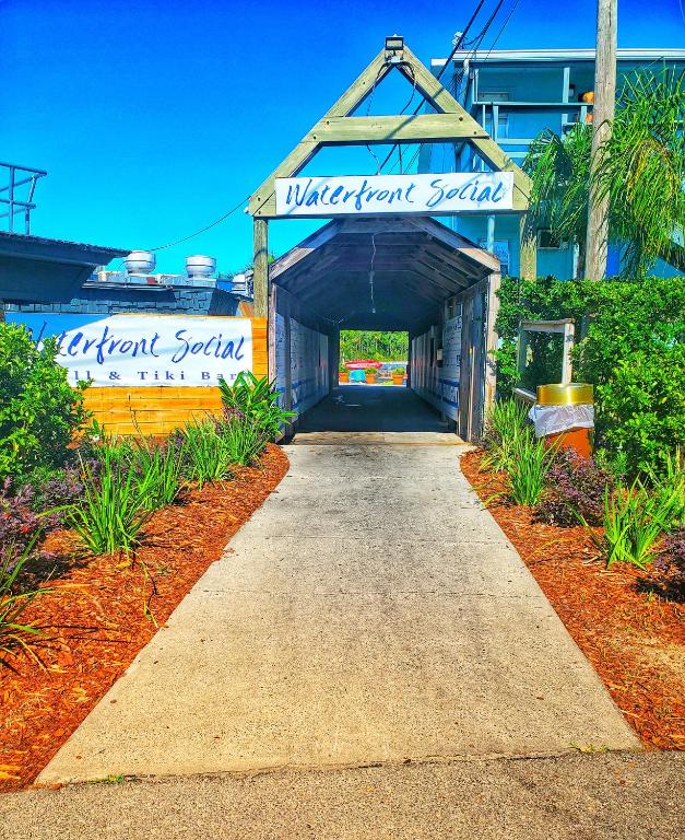 The Port Hotel and Marina - image 2