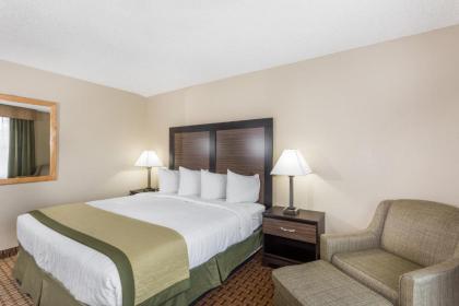 Baymont by Wyndham Fort Myers Airport - image 4