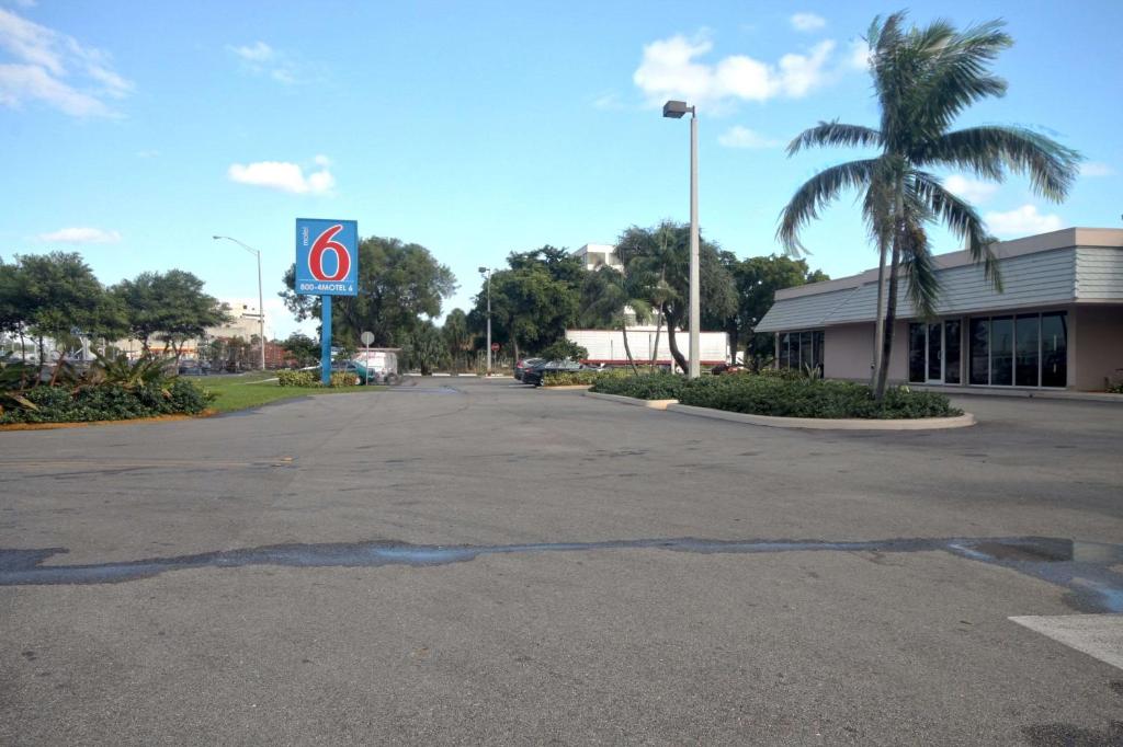 Motel 6-Miami FL - main image
