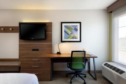 Holiday Inn Express & Suites Milton East I-10 an IHG Hotel - image 4