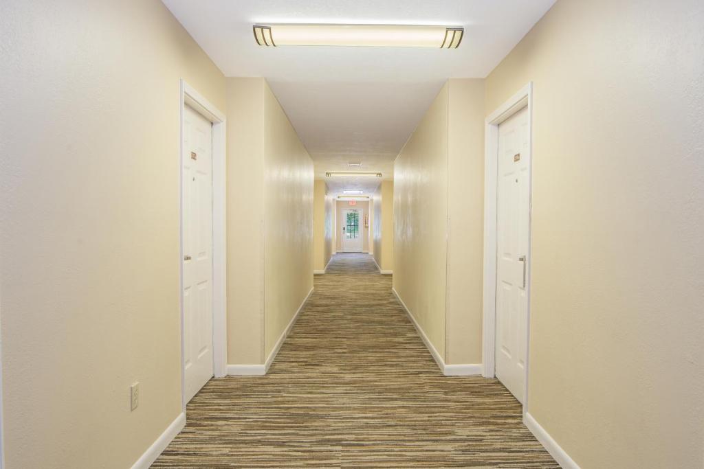 Hospitality Inn - Jacksonville - image 2