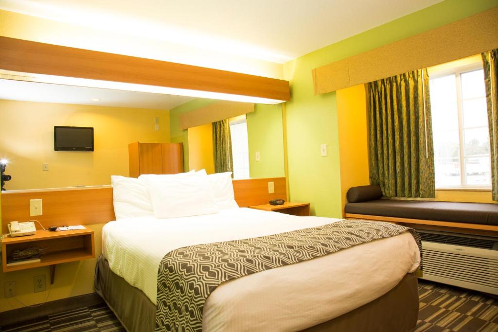 Microtel Inn & Suites by Wyndham Panama City - image 5