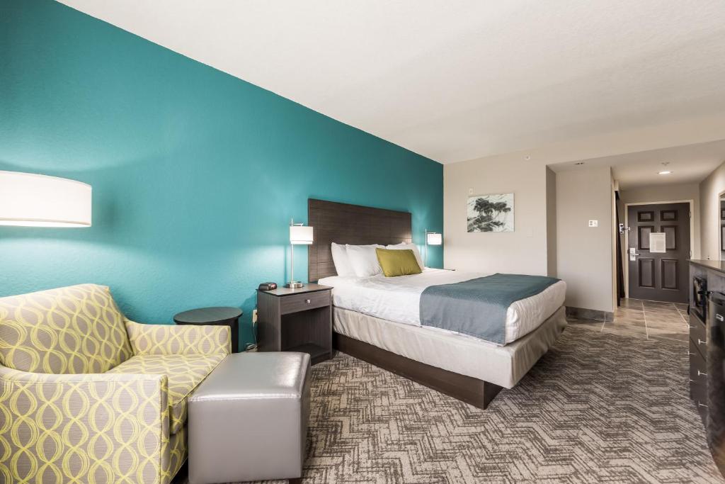 Best Western Plus Sebastian Hotel & Suites - image 3