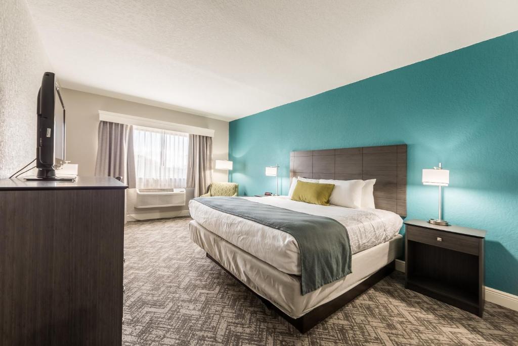 Best Western Plus Sebastian Hotel & Suites - image 5