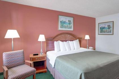 Howard Johnson by Wyndham Ft. Myers FL - image 2