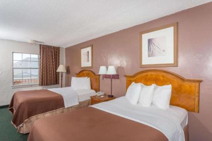 Howard Johnson by Wyndham Ft. Myers FL - image 3