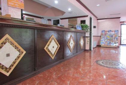 Howard Johnson by Wyndham Ft. Myers FL - image 4