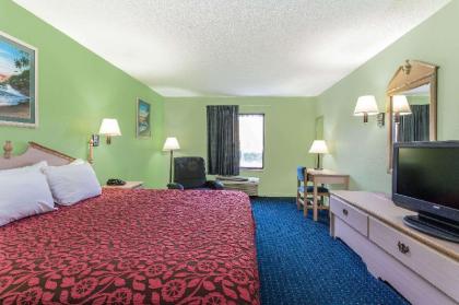 Days Inn by Wyndham Panama City/Callaway - image 4