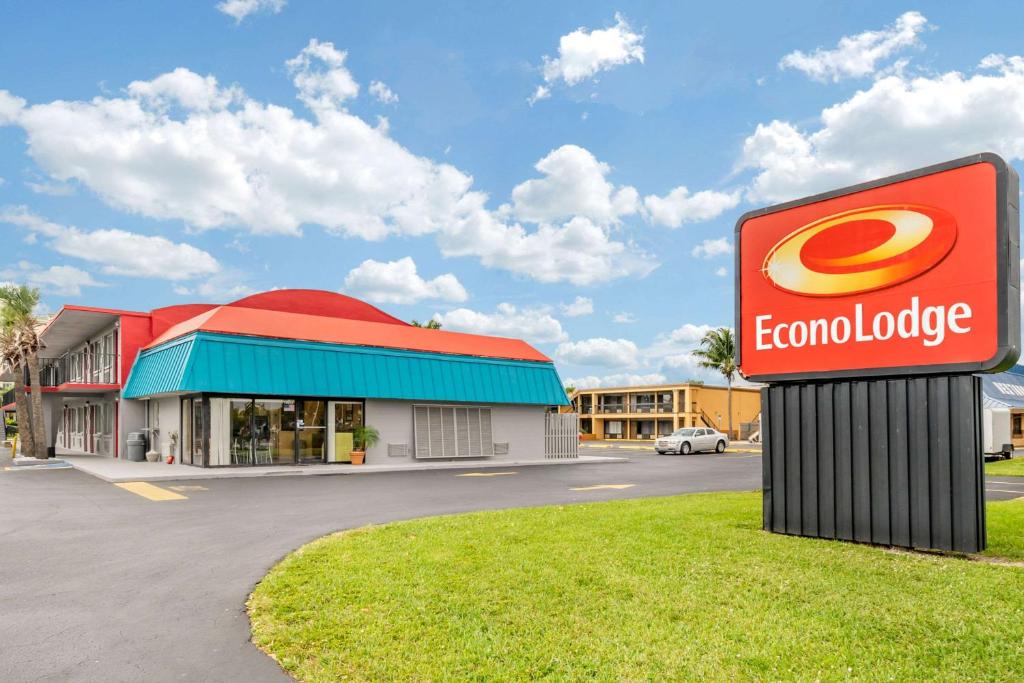 Econo Lodge North - main image