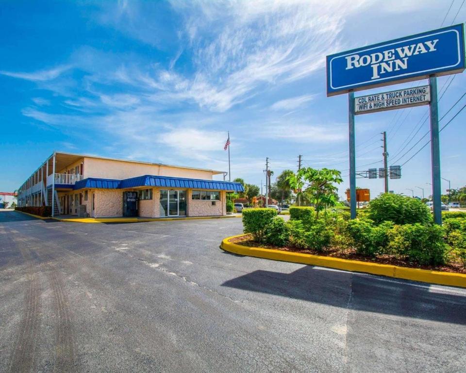 Rodeway Inn Fort Pierce I-95 - main image