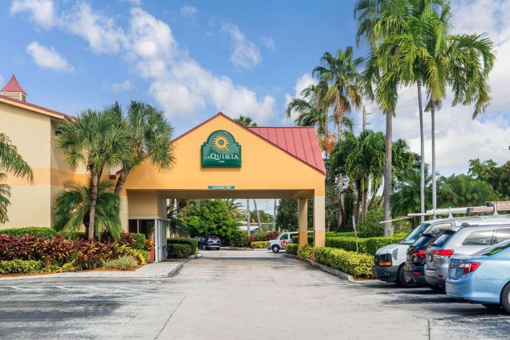 La Quinta Inn by Wyndham Ft. Lauderdale Northeast - main image