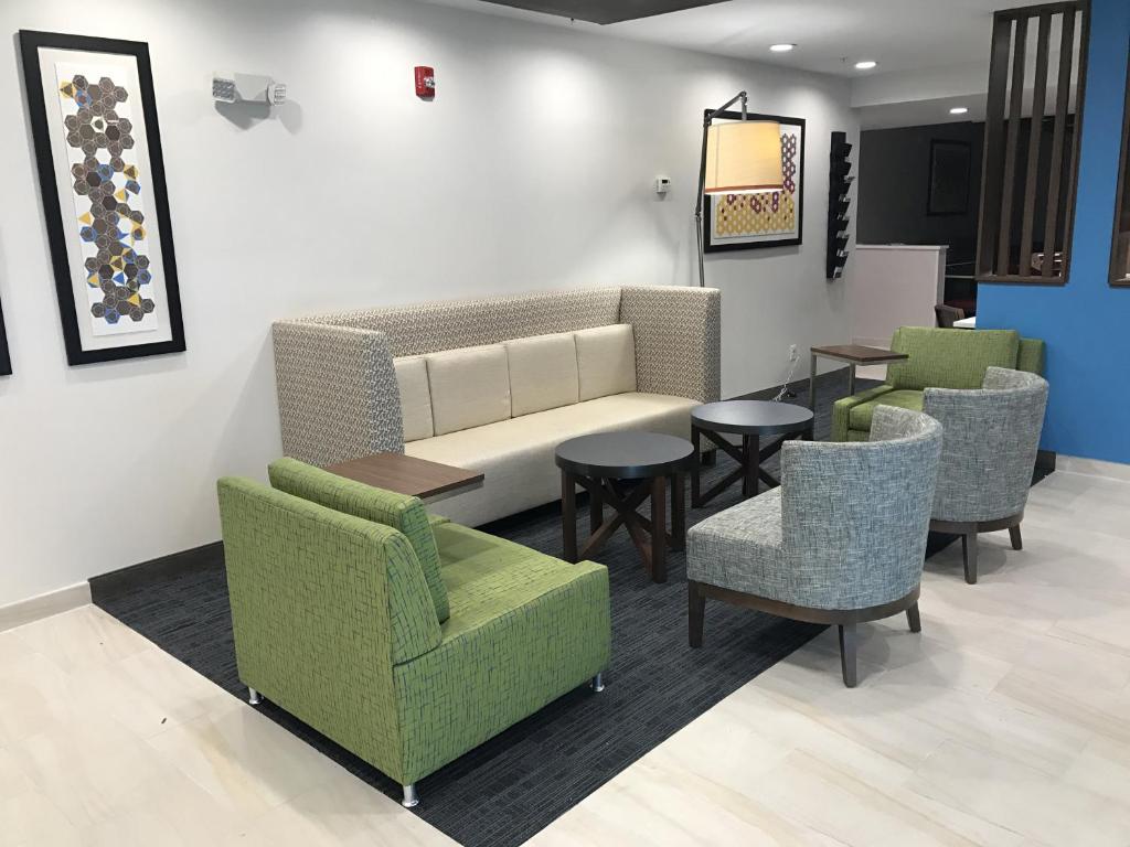 Holiday Inn Express - Naples South - I-75 an IHG Hotel - main image