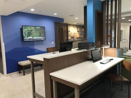 Holiday Inn Express - Naples South - I-75 an IHG Hotel - image 4