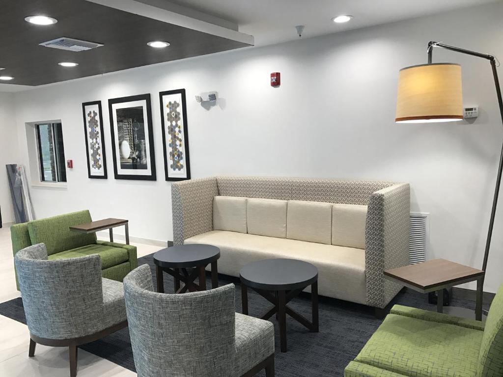 Holiday Inn Express - Naples South - I-75 an IHG Hotel - image 5