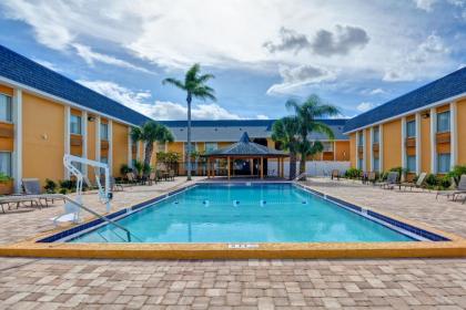 Quality Inn  Suites Heritage Park Florida