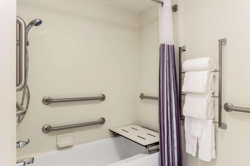 La Quinta Inn by Wyndham Tampa Bay Airport - image 4