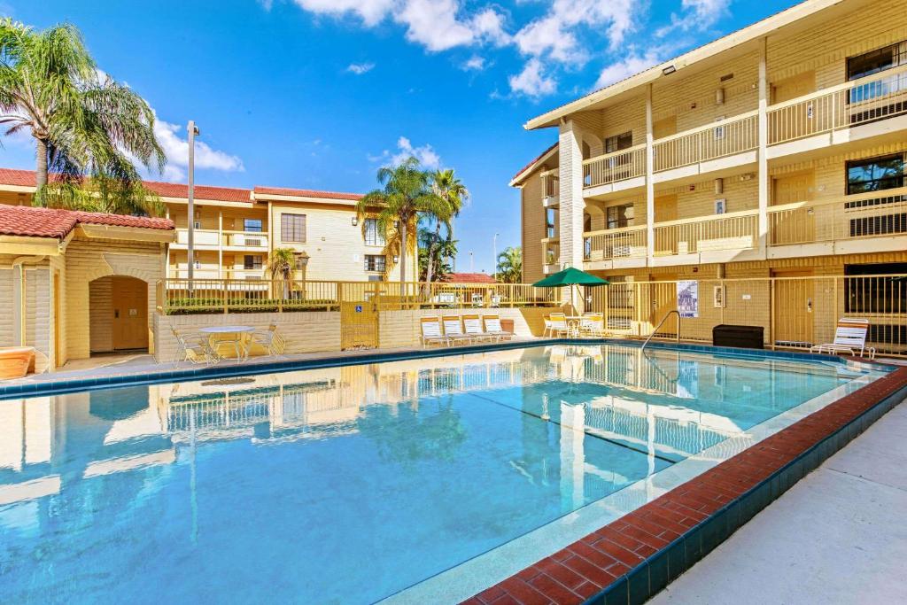 La Quinta Inn by Wyndham Tampa Bay Pinellas Park Clearwater - main image