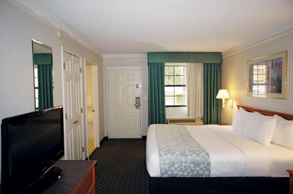 La Quinta Inn by Wyndham Tampa Bay Pinellas Park Clearwater - image 5