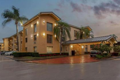 La Quinta Inn by Wyndham Miami Airport North - image 4