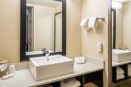 Red Roof Inn Tampa Bay - St. Petersburg - image 2