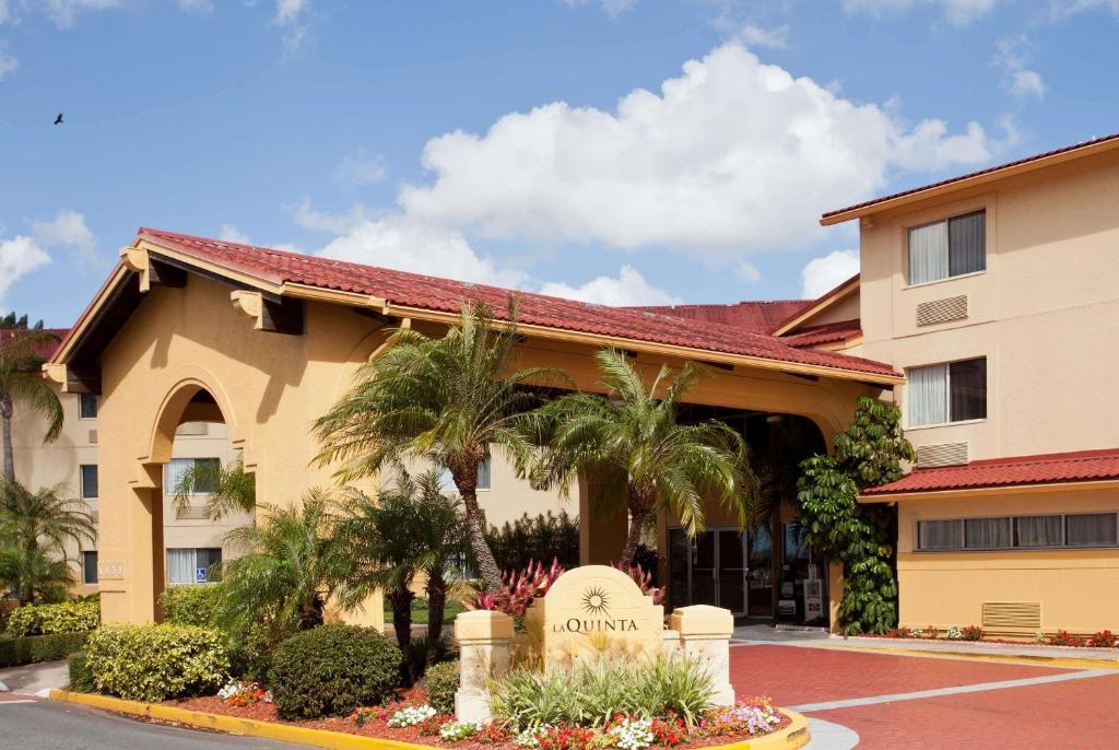 La Quinta by Wyndham St. Pete-Clearwater Airport - main image