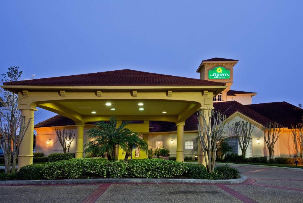 La Quinta by Wyndham USF (Near Busch Gardens) - main image
