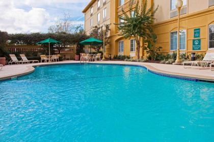 La Quinta by Wyndham USF (Near Busch Gardens) - image 2
