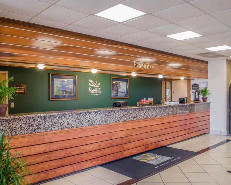 Quality Inn & Suites Pensacola Bayview - image 2