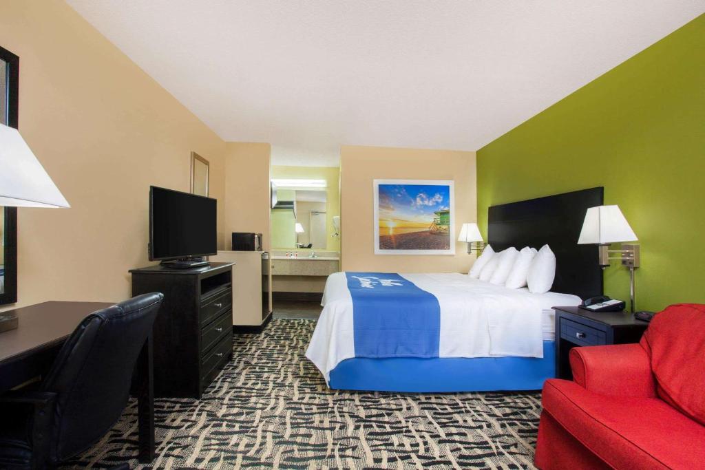 Days Inn by Wyndham Pensacola West - main image