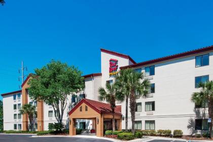 Red Roof Inn PLUS + Gainesville - image 2