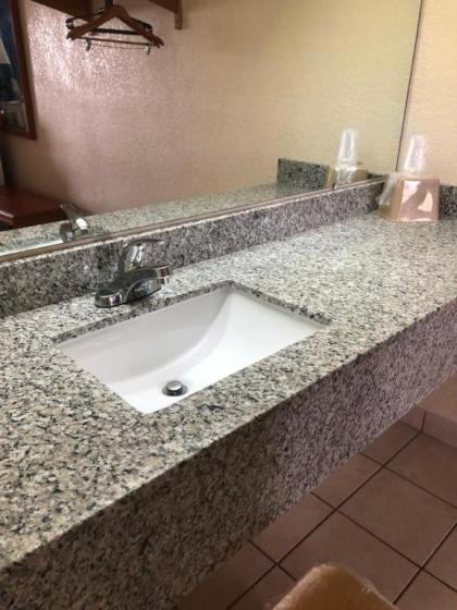 Holiday Lodge & Suites - Sunset Plaza - Fort Walton Beach - image 2