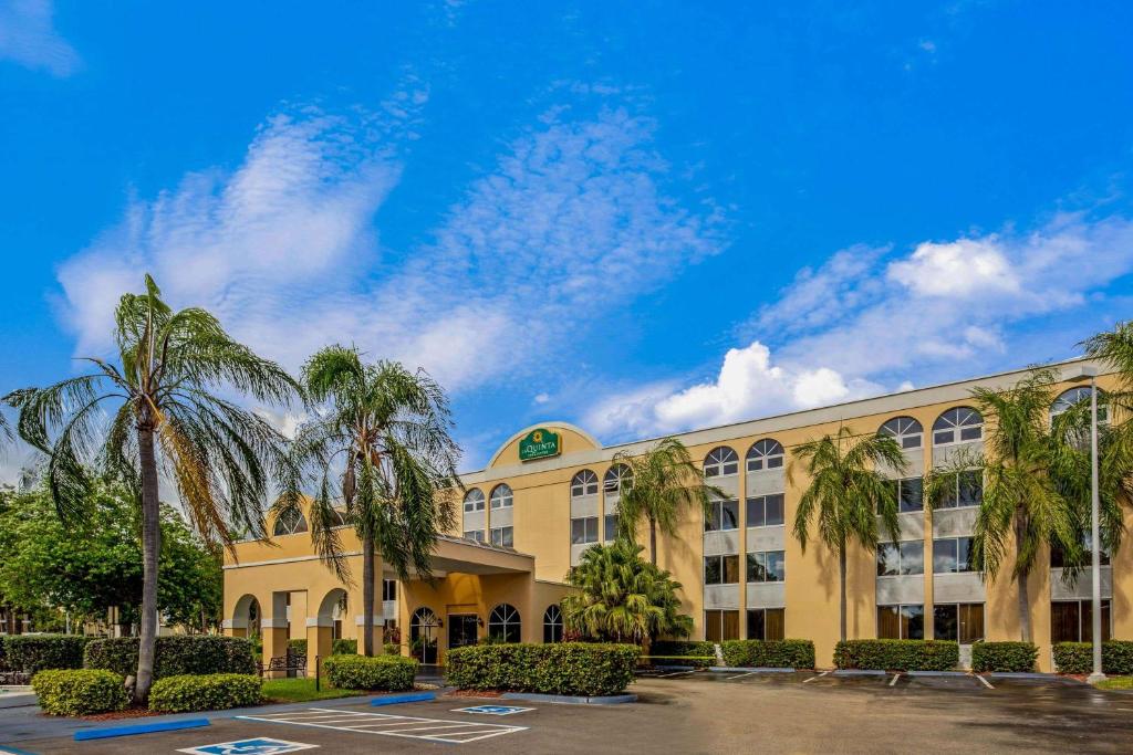 La Quinta by Wyndham Miami Lakes - image 5