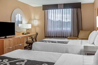 La Quinta by Wyndham Naples Downtown - image 2
