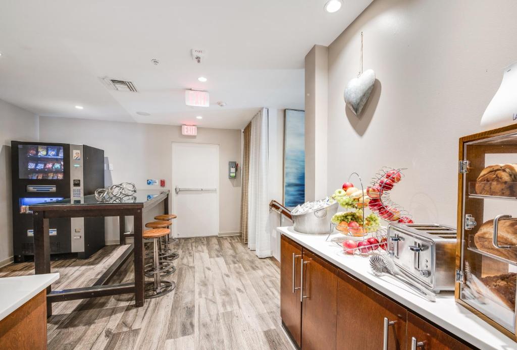 The Landon Bay Harbor-Miami Beach Ascend Hotel Collection - image 4