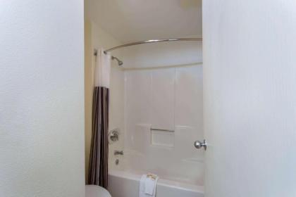 La Quinta by Wyndham Jacksonville Mandarin - image 4